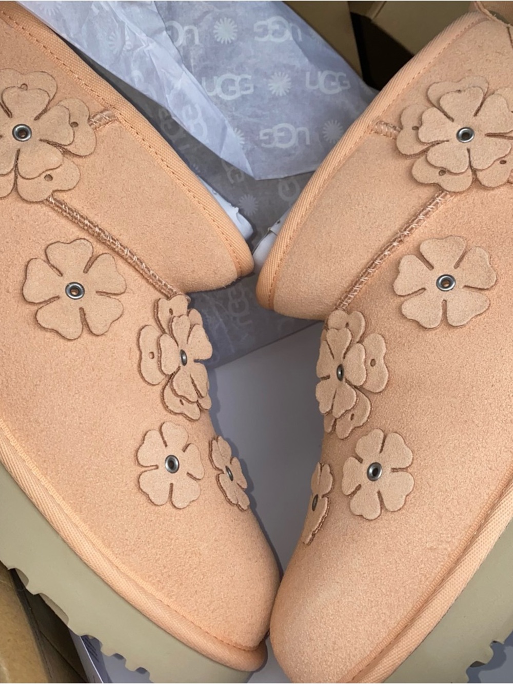 UGG Boots woman size 9 Floral New in box Truffle color - Picture 2 of 10